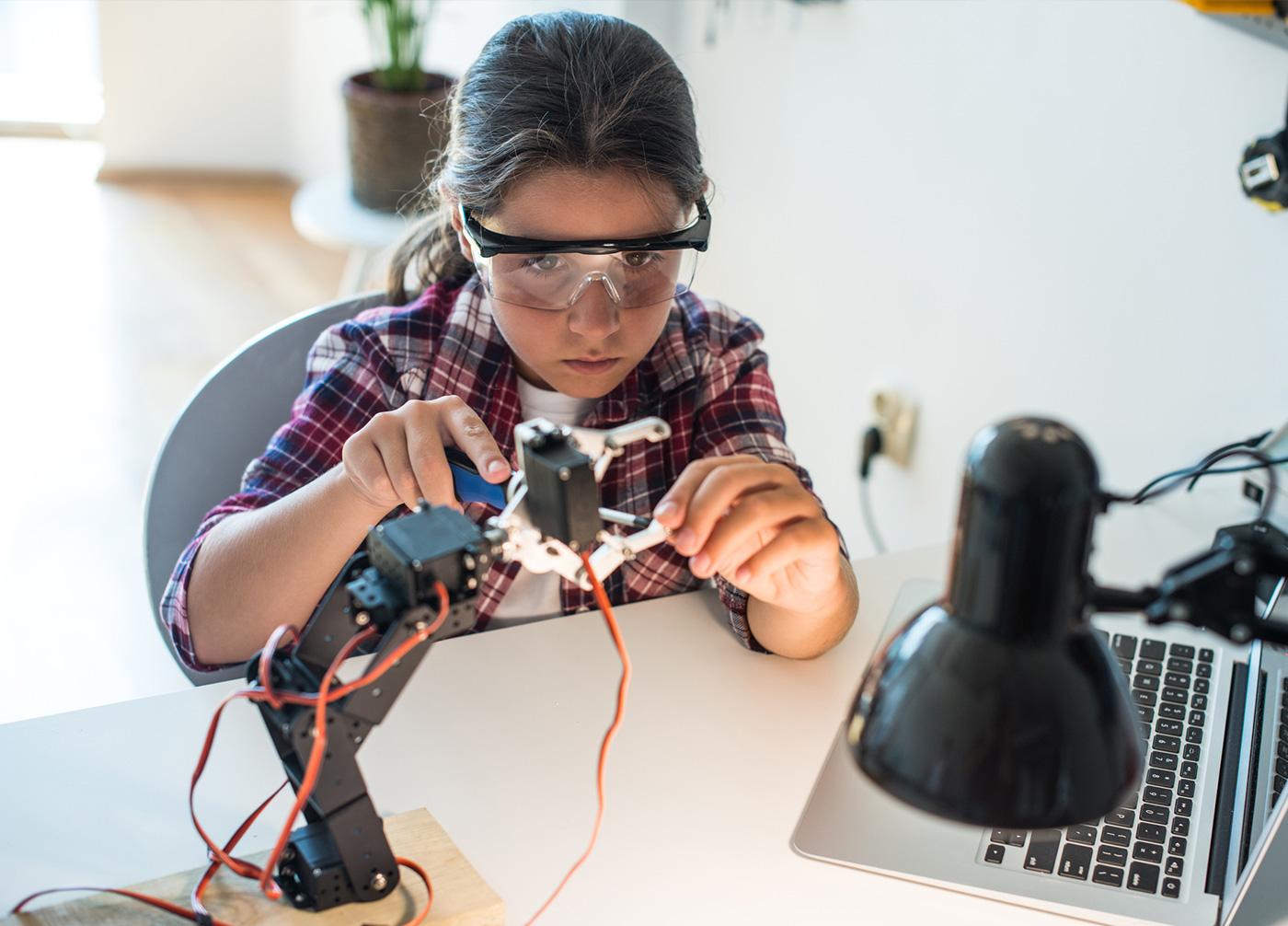 child tinkering
